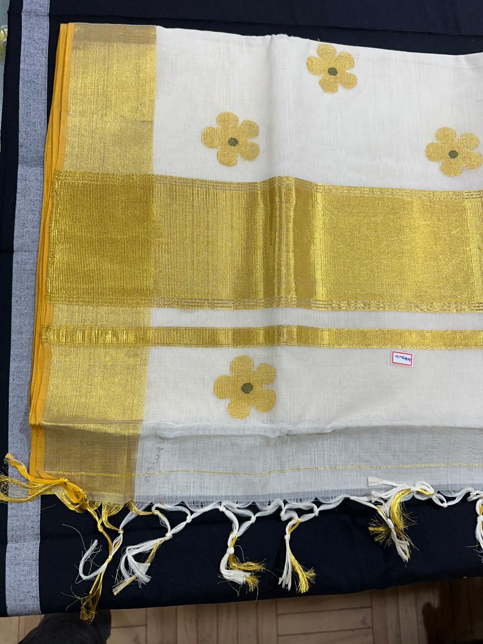 Premium Handloom Kerala Floral Design Saree
